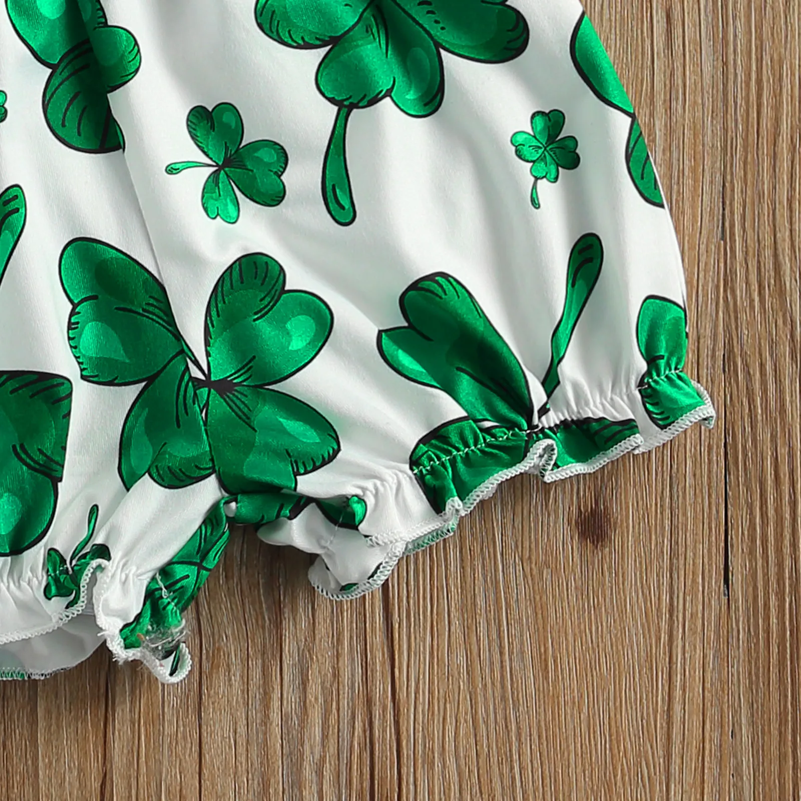 

2021 0-18M Baby Clover Print Clothes Set St. Park's Day Girls Short Sleeve Romper with Ruffle + Short Pants + Bow-knot Headband