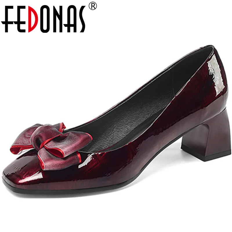 Женские туфли лодочки с круглым носком FEDONAS вечерние из лакированной кожи бантом