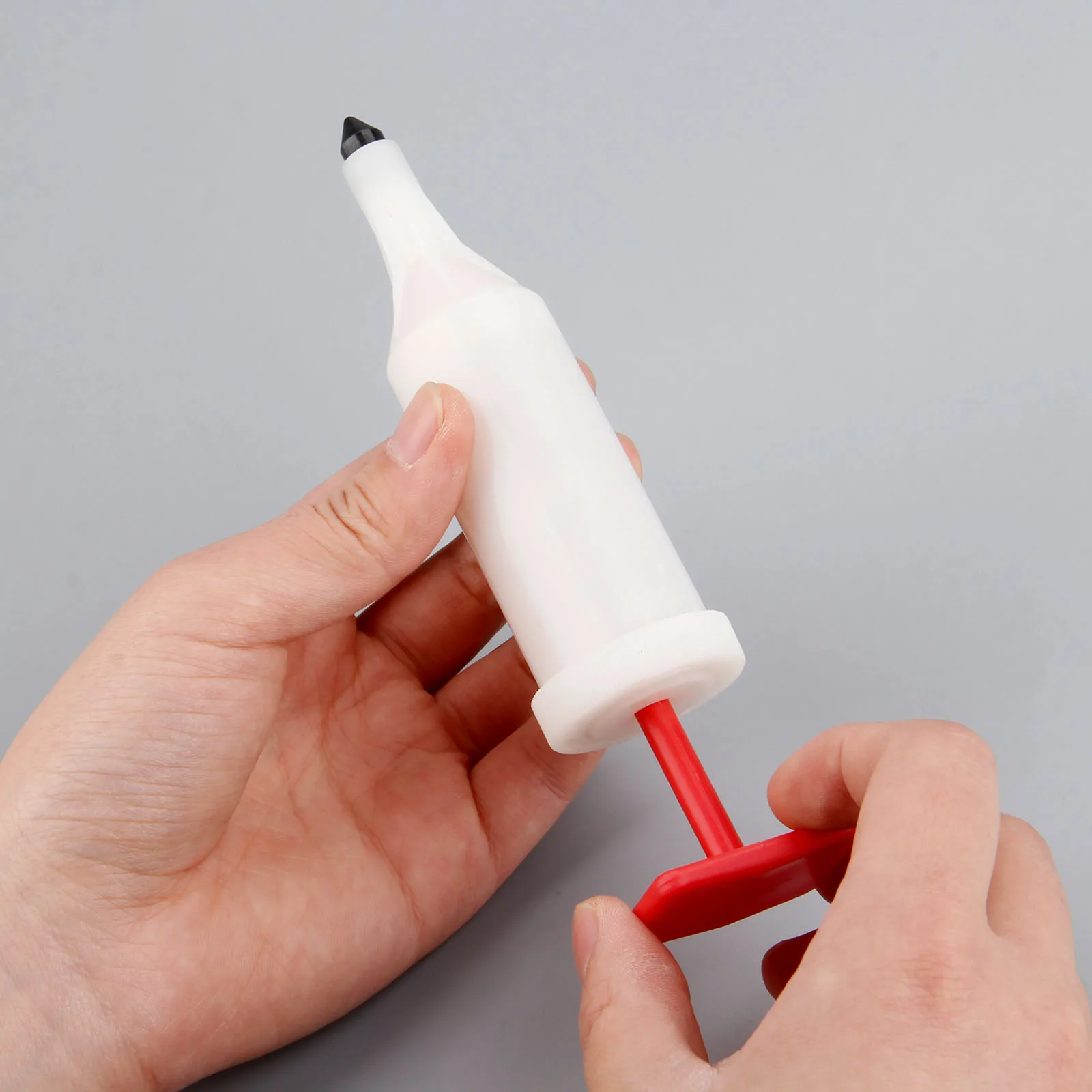 

1 x смазочный пистолет для бензопилы, продлевающий срок службы стержня и цепи, многоразовый Плунжер типа 21 мл, смазочный инструмент для плунж...