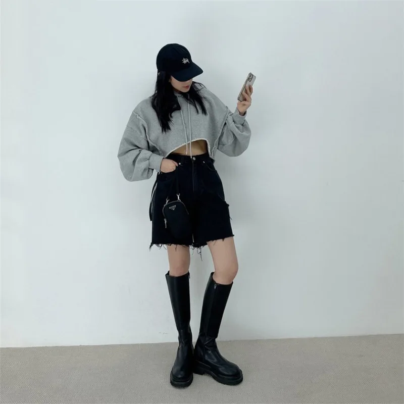 

Sister Fara Fashion Ripped Holes Tassels Denim Shorts for Girls Summer High Waist Zipper Fly Jeans Shorts Casual Women's Jeans