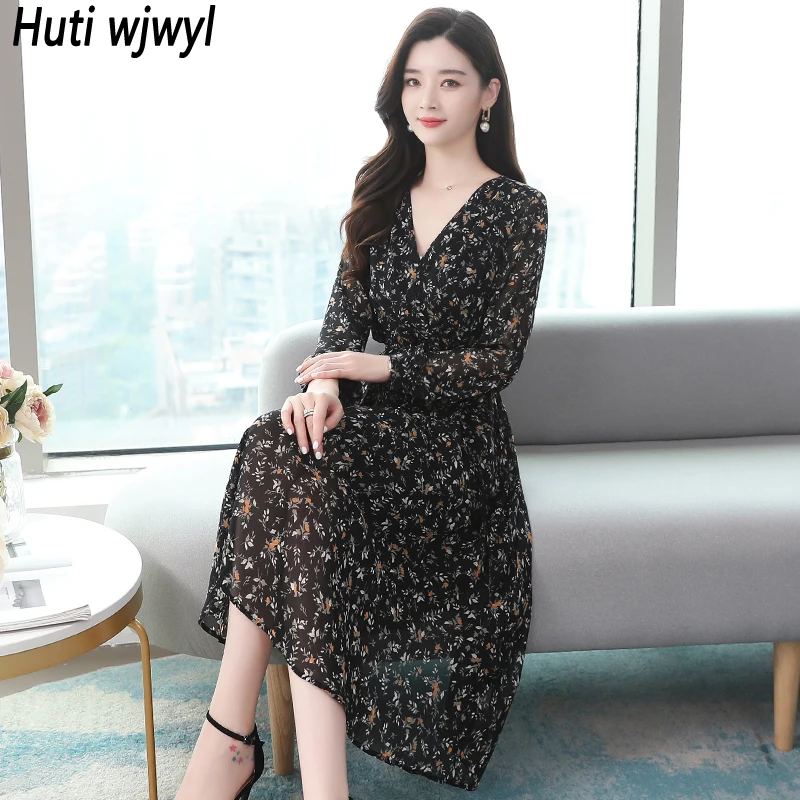 

Женское шифоновое платье с длинным рукавом, повседневное винтажное черное платье миди с цветочным принтом в стиле бохо, элегантное облегаю...