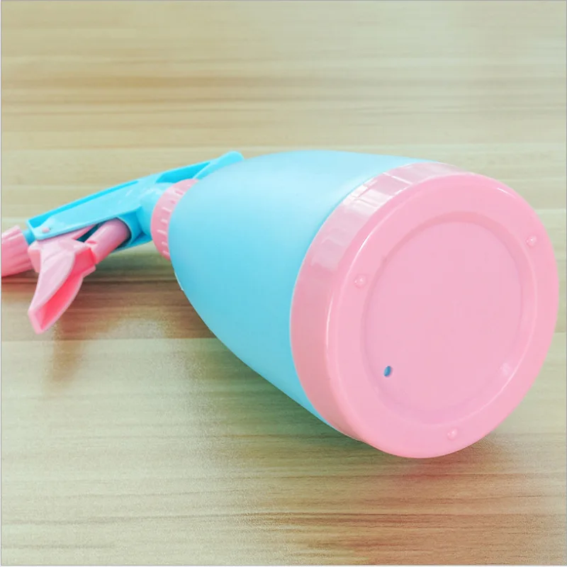 Совершенно новая пластиковая пустая бутылка-распылитель для воды карамельного