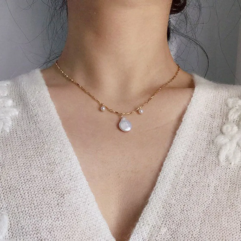 

Vintage Elegant Baroque Pearl Pendant Necklace for Women Simple Korean Geometric Chains Choker Necklace Colar Jewelry Gift