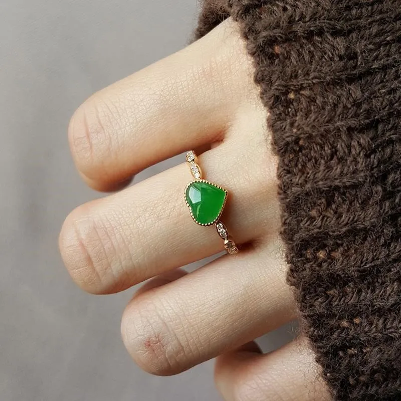 

[Light Luxury] Heart Water Drops Chalcedony Ring Female S925 Sterling Silver Inlaid Emerald Jade Natural Chalcedony Egg Noodles