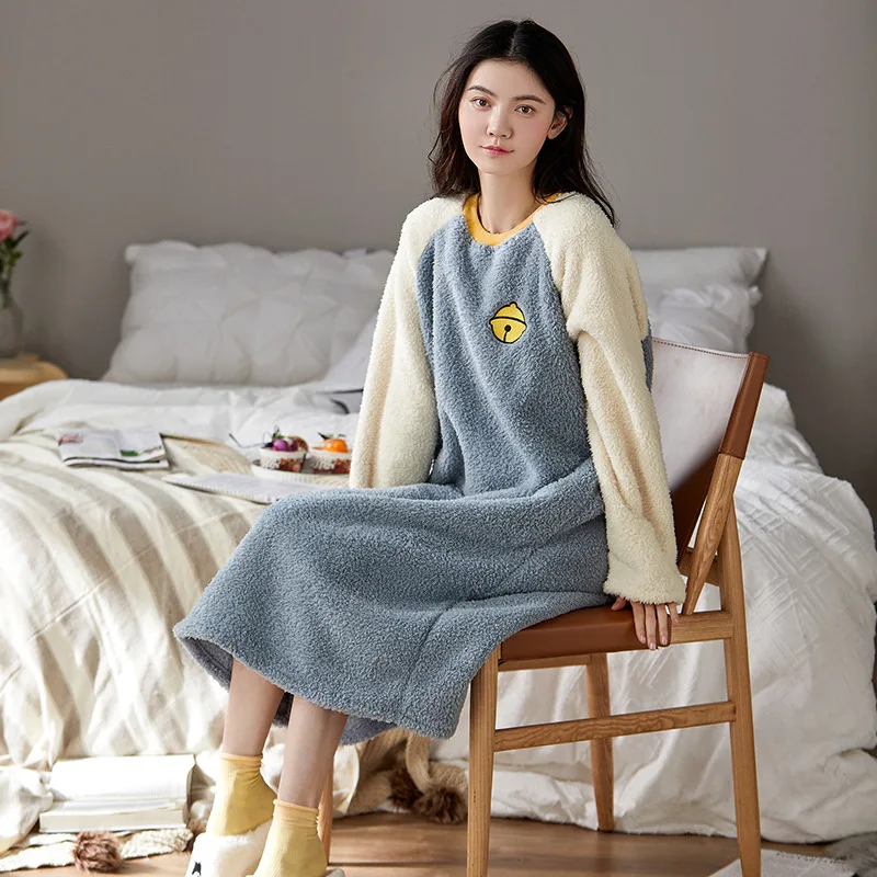 

Winter New Blue Flannel Long Nightdress Women Casual O-Neck Plush Nightgown Loose Thicken Warm Sleepwear Cute Print Home Dress