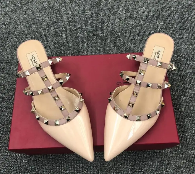 nude shiny V/Брендовая обувь женские плоские тапочки черные туфли из лакированной кожи телесного цвета на плоской подошве женские сандалии на плоской подошве из натуральной кожи с заклепками 34-43, красная коробка - Цвет: nude shiny