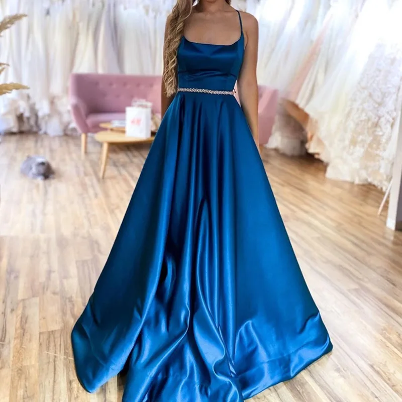 Элегантное синее атласное вечернее платье-трапеция с лямкой на шее шнуровке