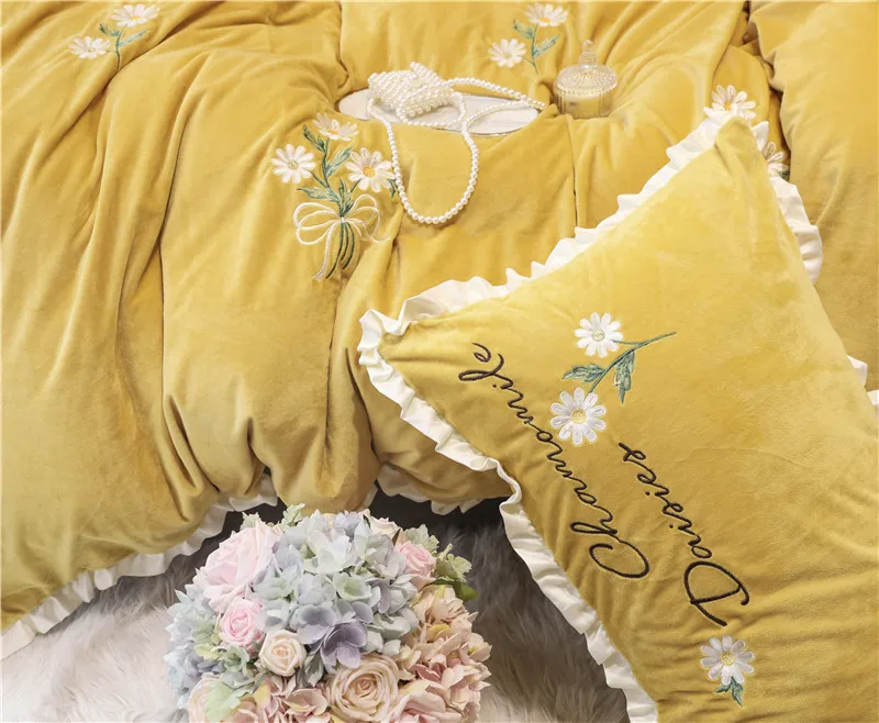 

Korean Princess Style Daisy Flowers Winter Velvet Fleece Flannel Girl Bedding set Duvet Cover Bed Linen Fitted Sheet Pillowcases