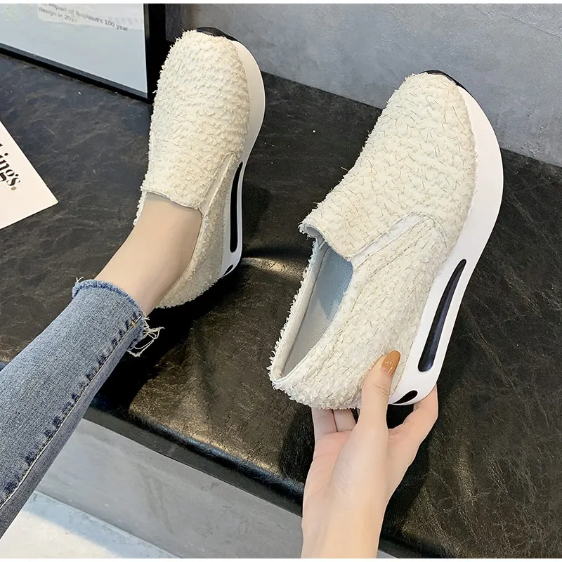 

New women's flat shoes fashion and comfortable thick-soled non-slip women's sports shoes spring and autumn women's casual shoes