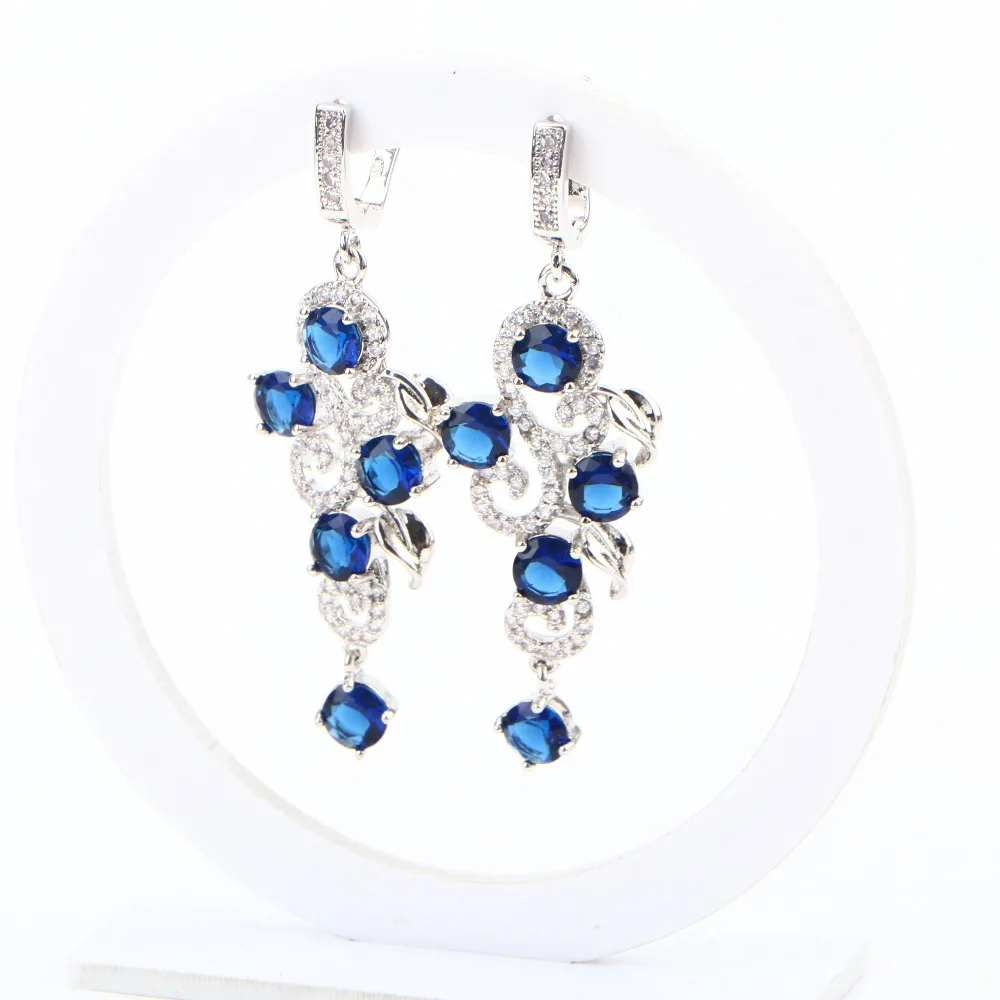 Набор женских ювелирных изделий из серебра 925 пробы с цирконием в подарочной