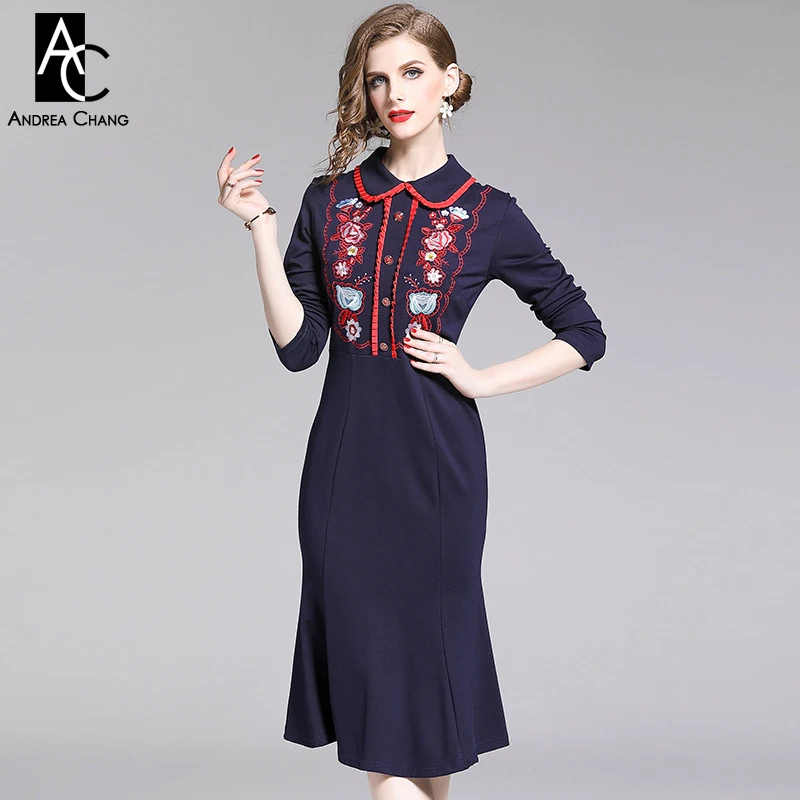 Женское платье с вышивкой темно синее винтажное выше колена цветочным рисунком