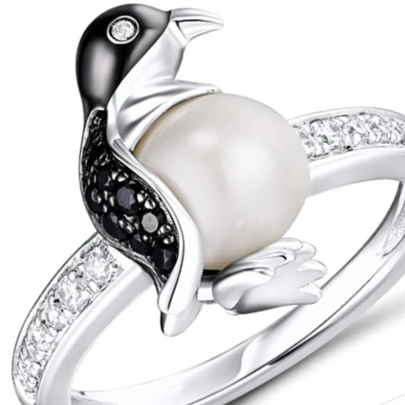

New Popular Lovely Cute Black Penguins Animal Inlaid Crystal Rhinestone Zircon White Pearl Metal Ring for Women Party Jewelry