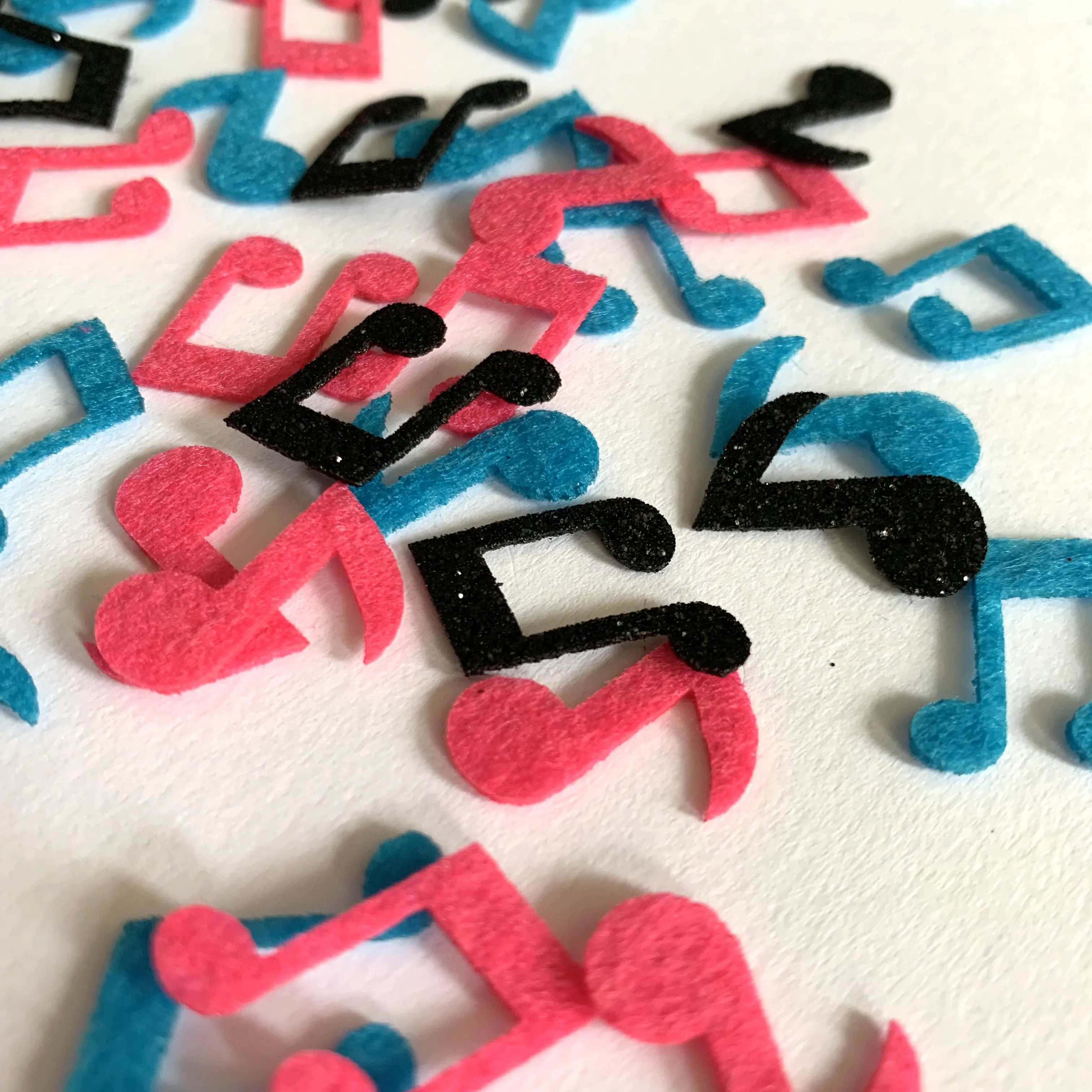 В виде скрипичного ключа конфетти счастливого День рождения Разбрасыватели для