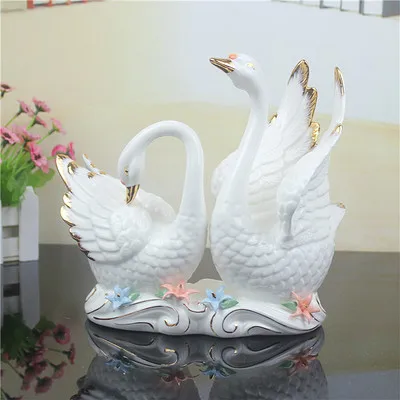 

A modern Home Furnishing jewelry ornaments ceramic crafts lovers ornaments TV cabinet decorations Swan living room