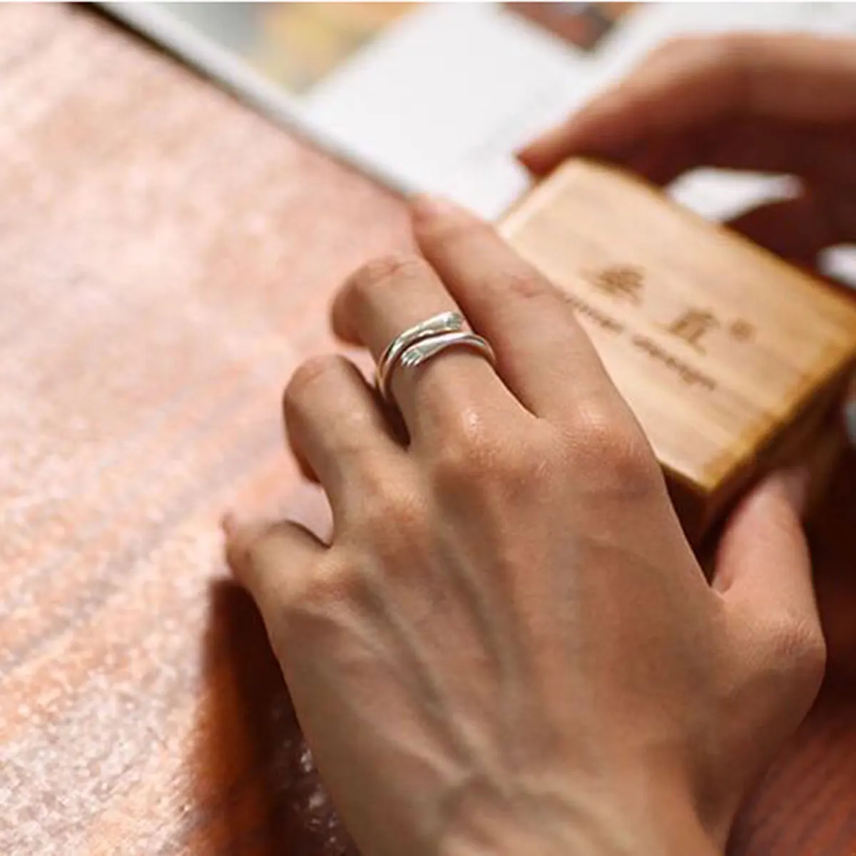 

Sterling Silver Love Hug Couple Ring Retro Fashion Rings Letter Finger Ring Unisex Adjustable Size Jewelry Gift