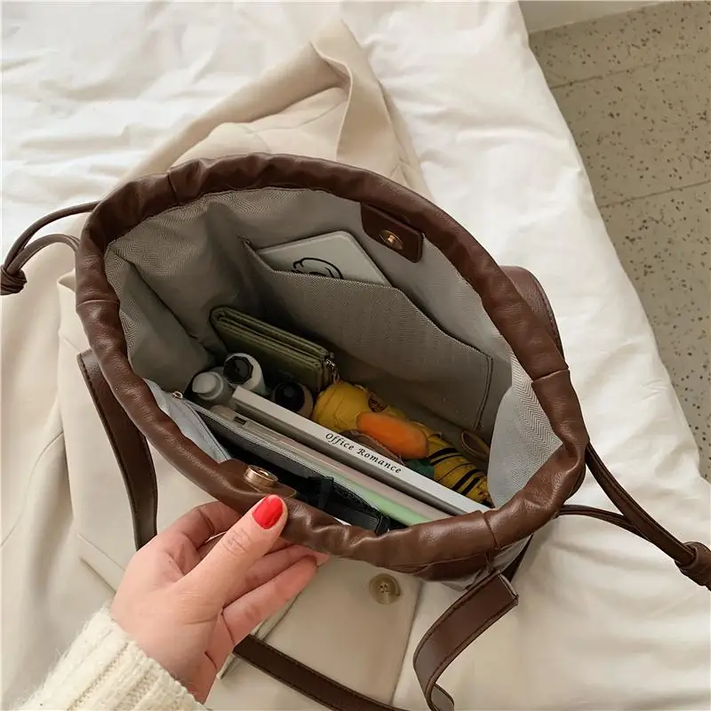 

Retro Drawstring Handbags for Women Pure Color PU Leather Bucket Shoulder Bag Ladies Girls Luxury Wild Shopping Big Tote Bag Sac