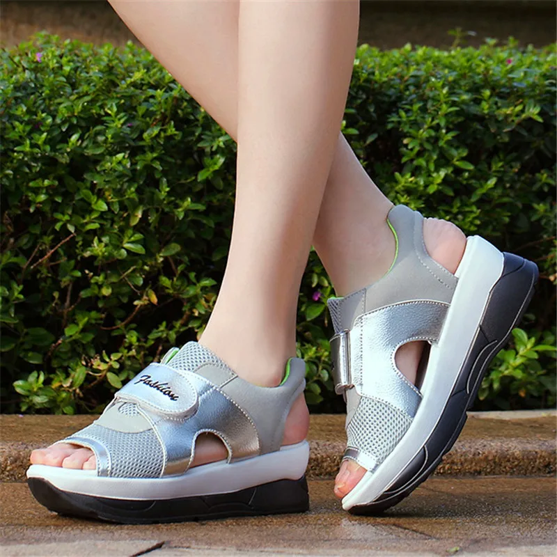 

2021 summer new breathable hollow rocking shoes fashion fish mouth sandals female casual wild student shoes