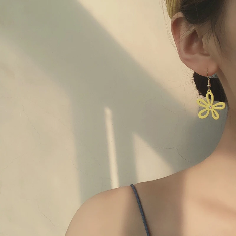 

Korean Fashion Women Accessories Summer Sweet Lovely Yellow Candy Tassel Geometry Dangle Earrings for Girl Cute Jewelry