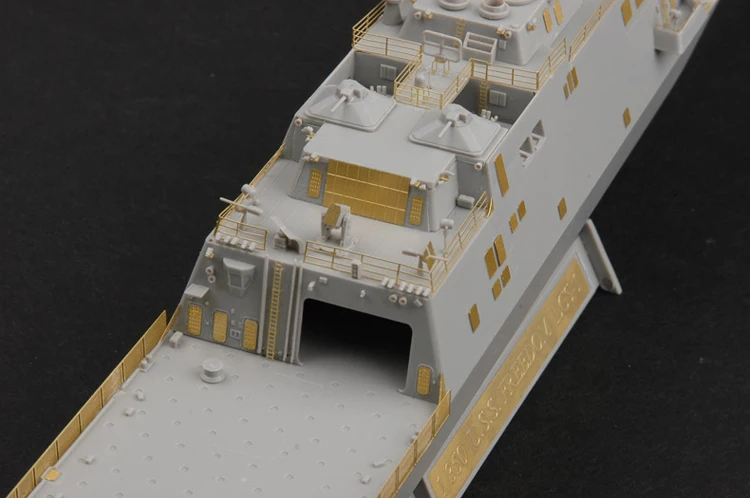 Игрушечный боевой корабль Trumpeter 04549 масштаб 1/350 USS Freedom LCS 1 литоральный хобби