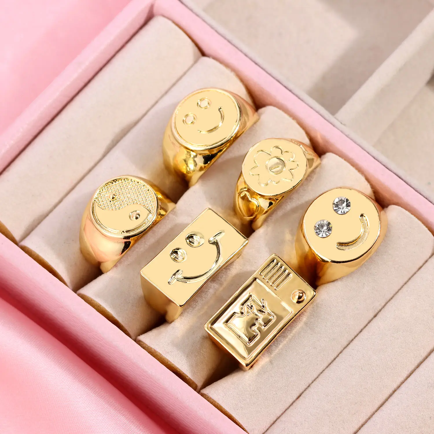 

JUST FEEL Vintage Metal Happy Smiling Face Rings For Women Gold Silver Color Yin Yang Flower Finger Rings 2021 New Jewelry Gift