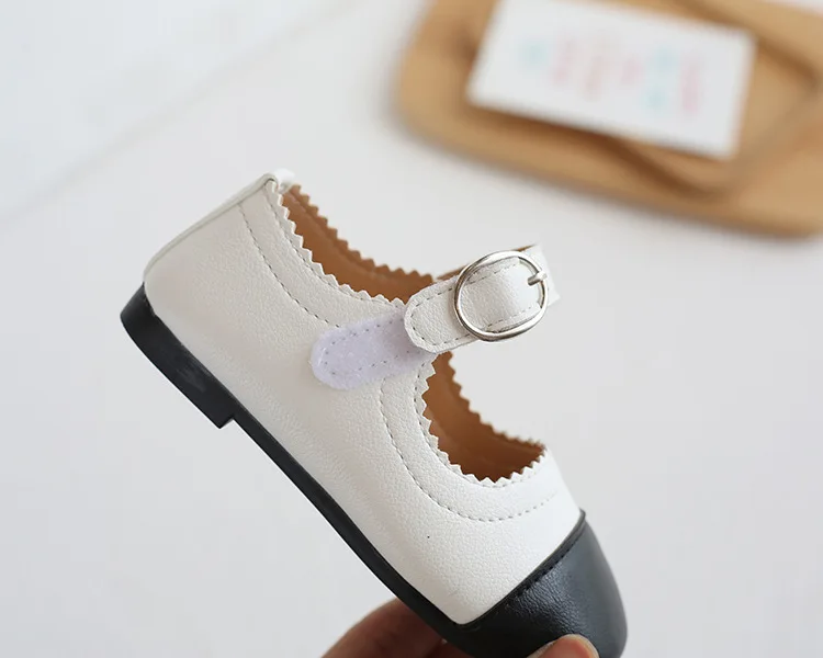 

Girls Princess Shoes 2021 Spring and Summer New Fashion Soft Sole Leather Shoes Western Style Buckle Girls Shoes Causal Flats