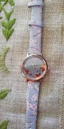 2020 Мода в богемном стиле женские наручные часы с Цветочным Тиснением маленькая