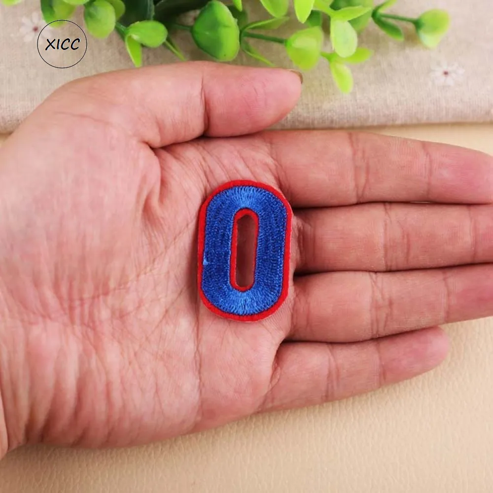 Синие вышитые цифровые нашивки XICC с помощью утюга для нанесения на футболку