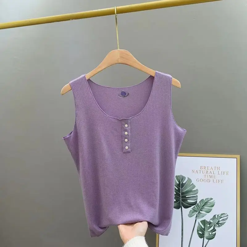 Женский топ без рукавов с рюшами круглым вырезом и пуговицами летний облегающий
