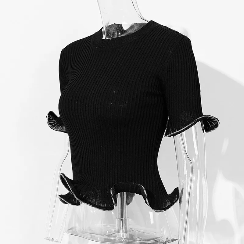 Летняя черная трикотажная футболка для женщин с круглым вырезом и расклешенными