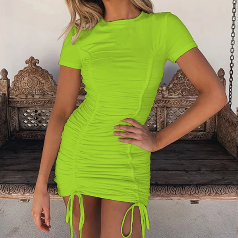 Соблазнительное облегающее мини платье с рюшами 2020 облегающие черные и белые