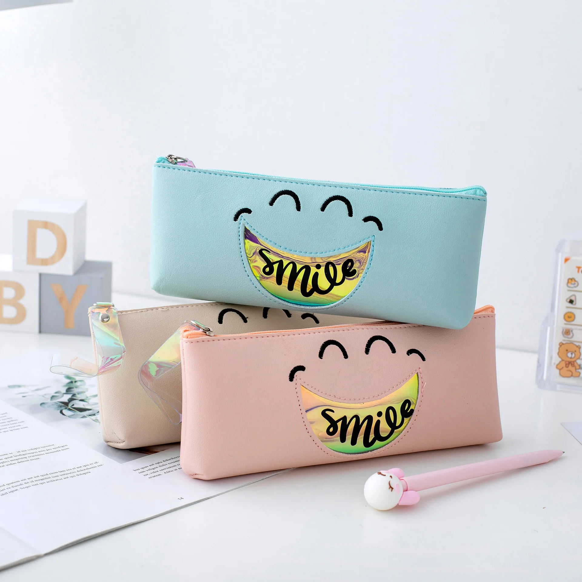 

Простой Модный чехол-карандаш большой вместимости со смайликом, мультяшный чехол на молнии для учеников, сумка для хранения ручек, однотонн...