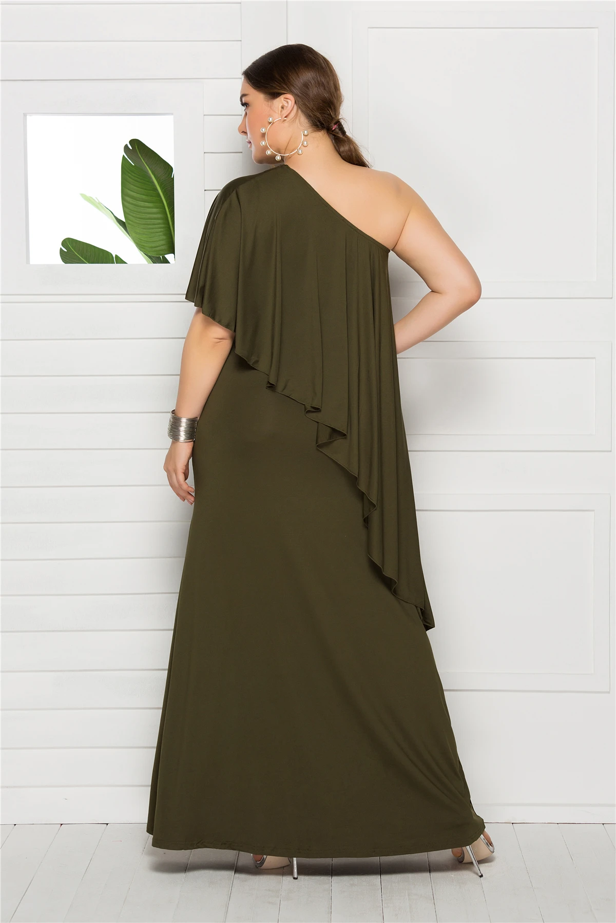 Женское длинное платье на одно плечо однотонное Плиссированное свободное с
