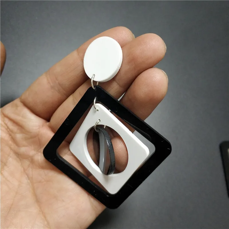 Женские квадратные серьги капельки KUGUYS черные белые модные акриловые ювелирные