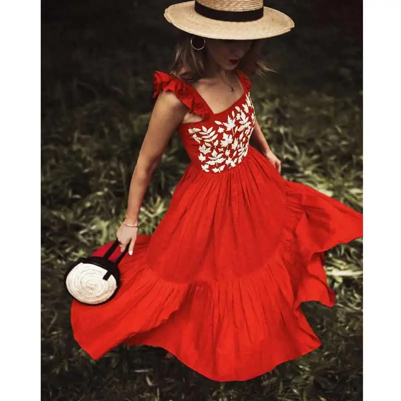 Платье Бохо длинное с вышивкой на бретельках без рукавов средней длины летнее