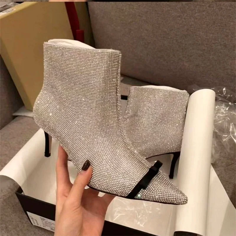 Женские полусапожки с бантом однотонные острым носком на среднем