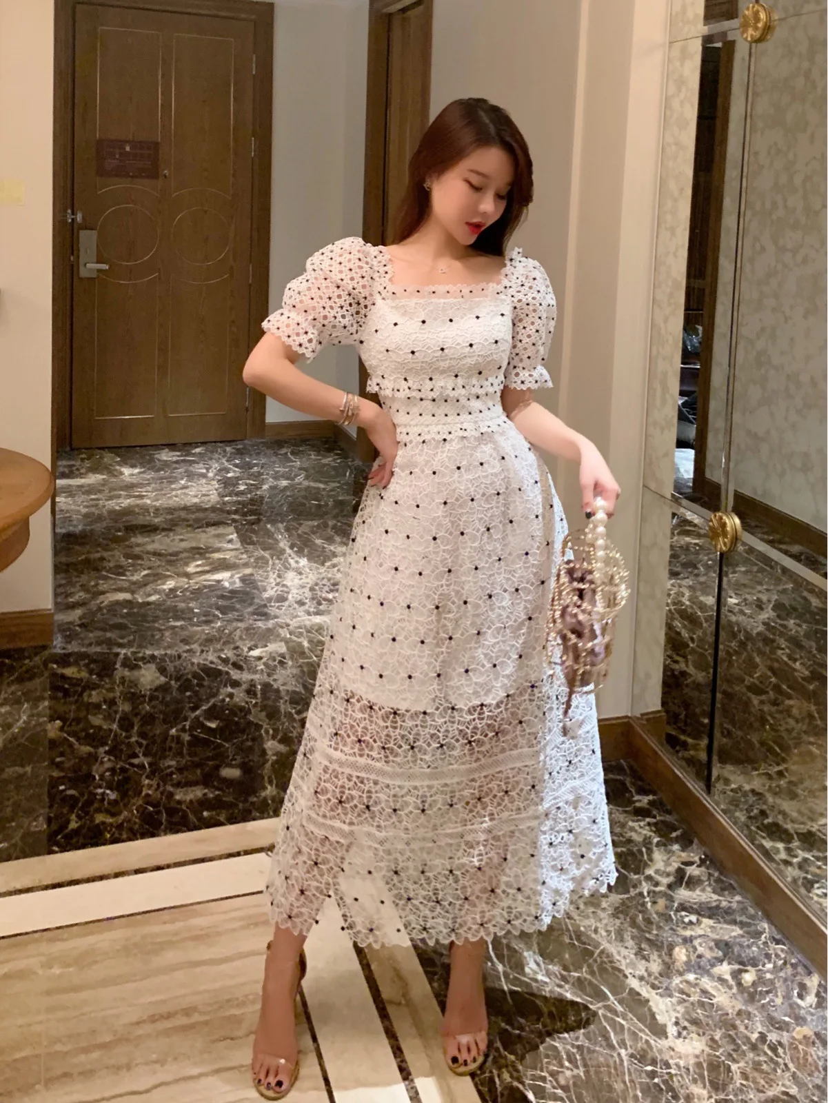 2019 Women Square Collar Short Puff Sleeve Dresses Vintage Bandage High-End Elegant Dress Summer Sexy Party Bodycon Lace Dresses