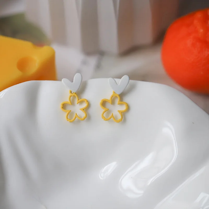 

2021 Summer New Small and Cute Flower Earrings for Women Korean Fashion Brincos