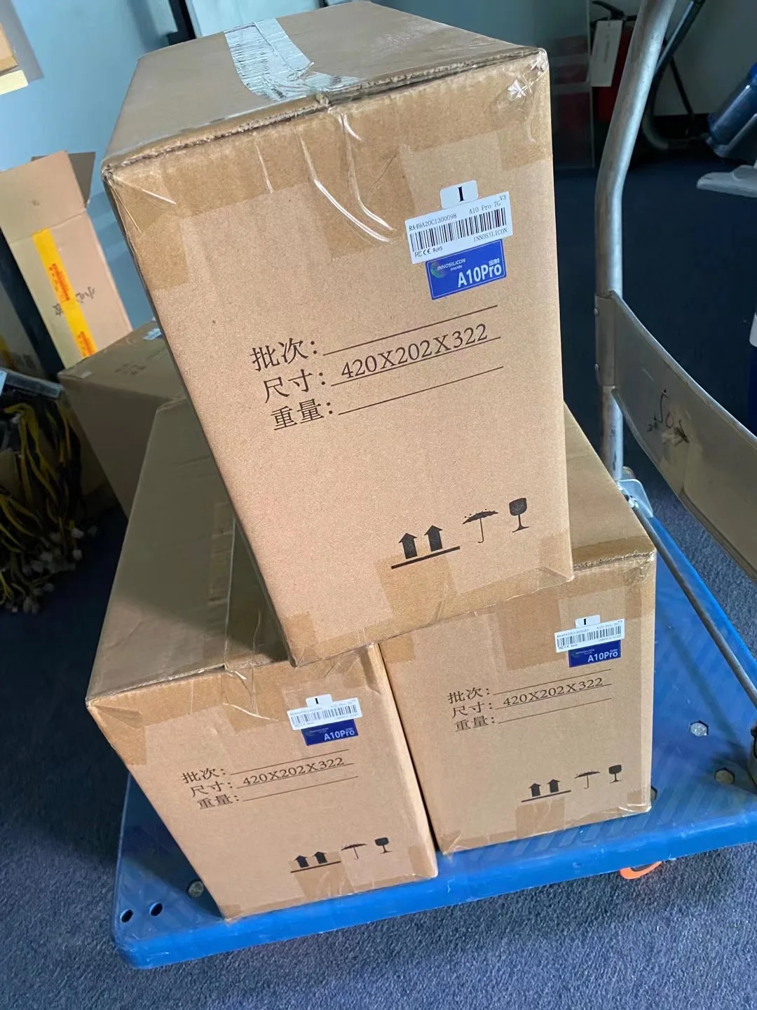 В наличии абсолютно новый ETH Miner Innosilicon A10 pro 750M 7G 1300W с OEM psu|Сетевые коммутаторы| |