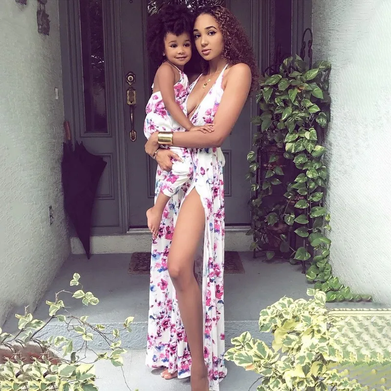 

Одежда с надписью «Mommy and me» без рукавов в розницу; Мода для Разделение повязки длинное платье Мать и дочь платья Мать и дочь, мама и дочь, одеж...