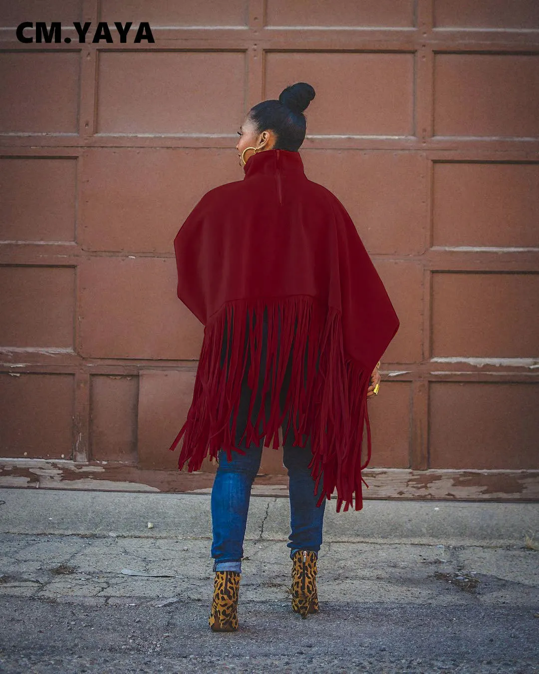 Женская накидка с кисточками на Подоле и рукавом летучая мышь |