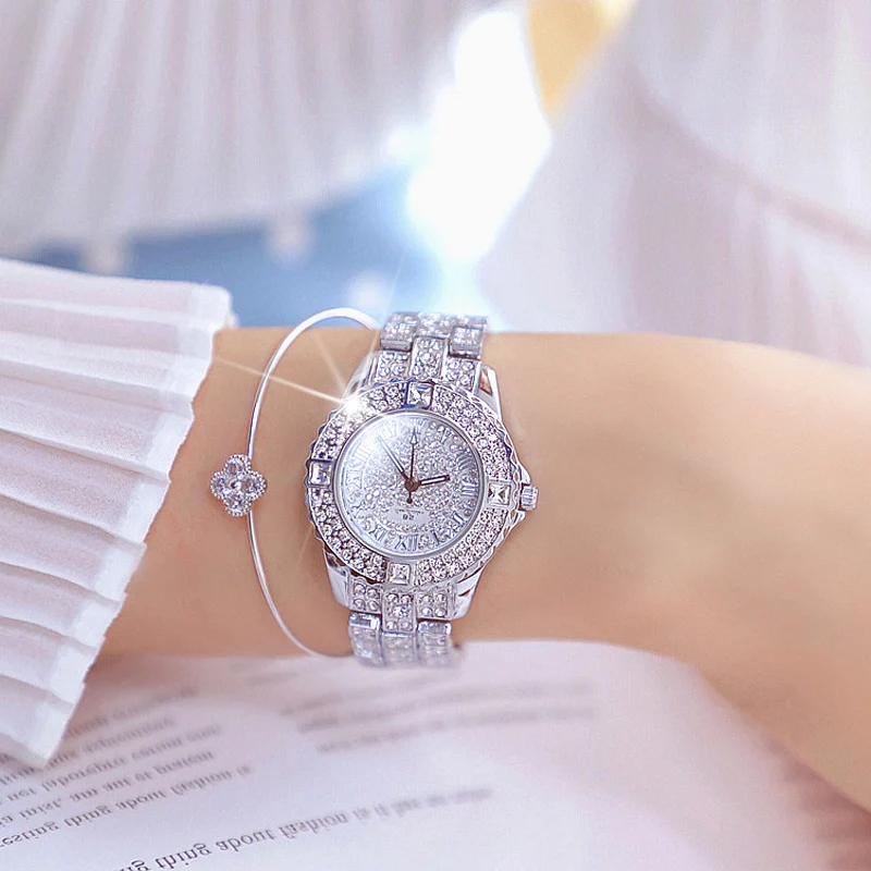 Часы наручные женские с бриллиантами модные брендовые белым браслетом 2022 |
