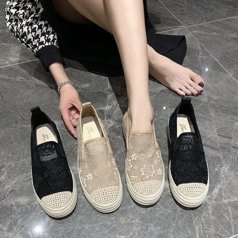 

2021 Women Lace Mesh Sneakers Female Retro Shoes Sport Flat Vulcanize Basic Complicity Shallow Light Sandalias De Las Mujeres
