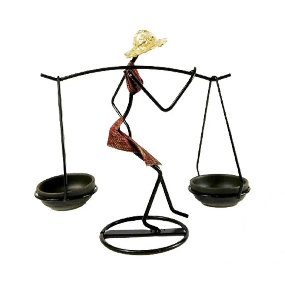 

Anti-deform Wrought Iron Exquisite Abstract Candle Stick for Daily Use
