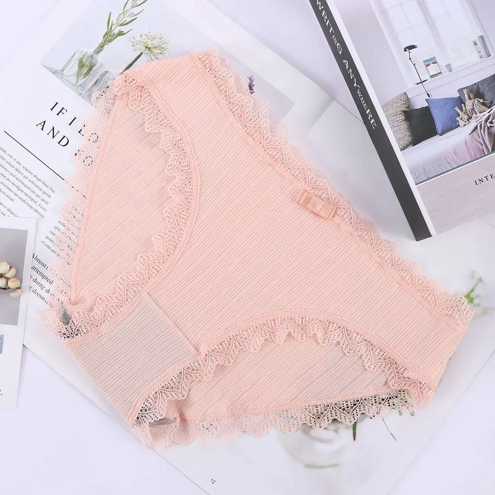 Мягкие трусики с промежностью однотонные из дышащей хлопковой ткани женские