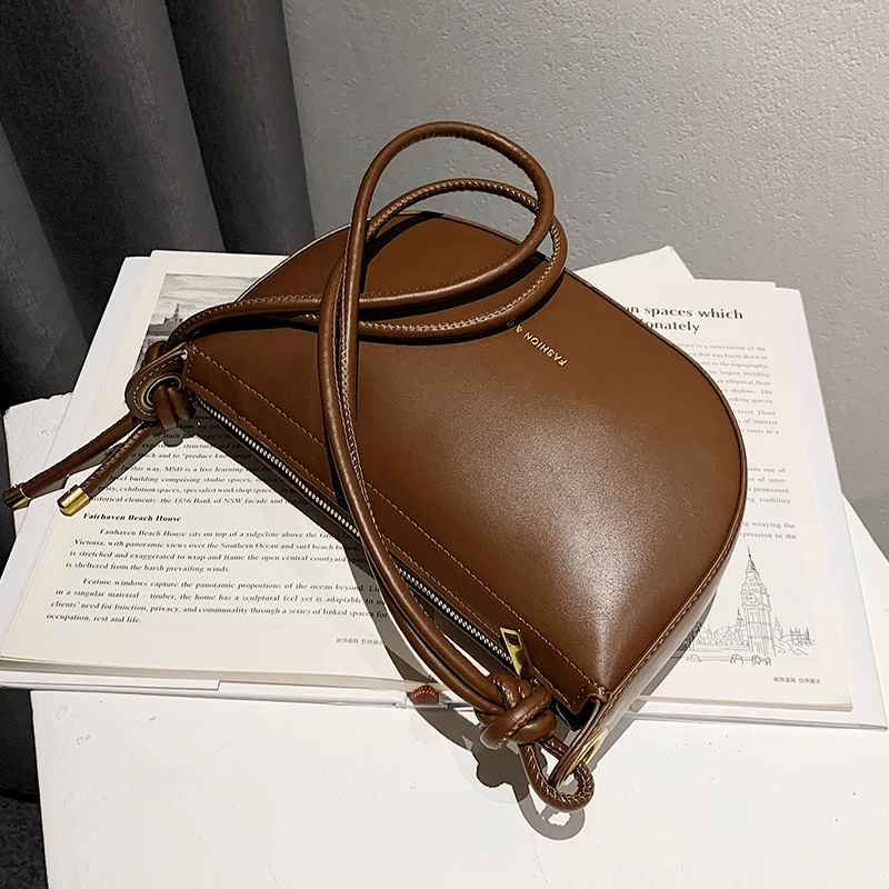 

Винтажная Сумка-седло из искусственной кожи с ремешком через плечо, сумки на плечо для женщин, зима 2021, роскошные простые модные сумки, кошел...