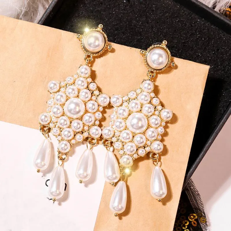 Женские серьги подвески с жемчугом винтажные длинные белыми бусинами модные