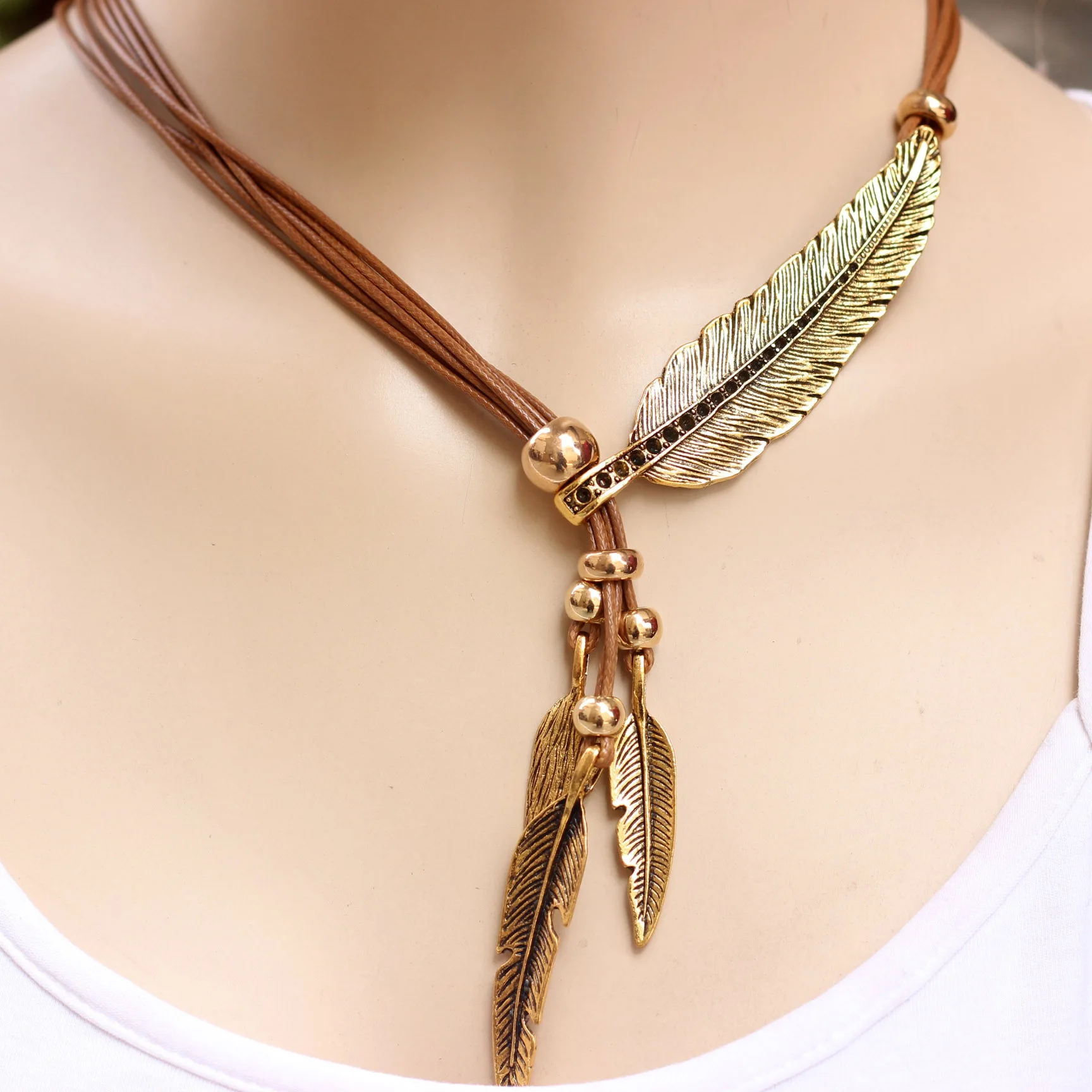 

2021 New Leaf Necklace for Womne Trendy Choker Boho Jewelry Genshin Impact New Year Christmas Creative Gift Sailor Moon Vacation