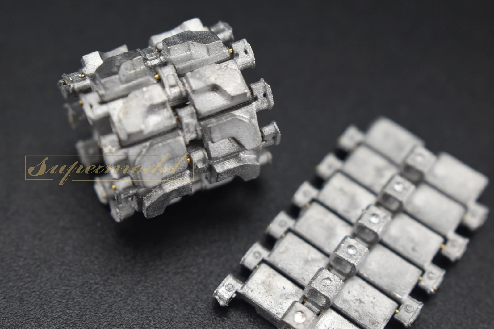 Металлическая гусеница и штифт модели R 35173G 1/35 M4A3E8 Sherman T84