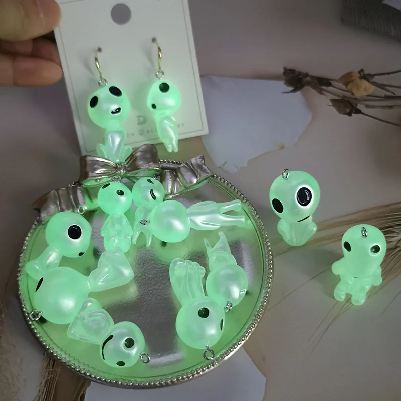 10pcs Funny and Fun Luminous Ghost Alien Pendant Necklace Pendant Creative Diy Jewelry Accessories Handmade Material Package