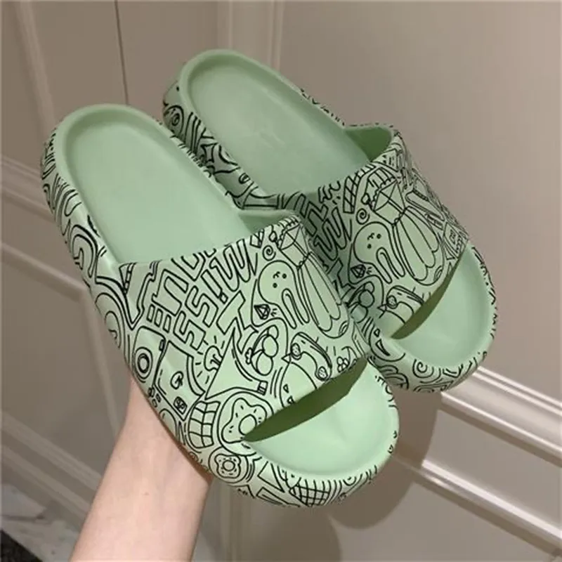 

Women Slippers Cute Cartoon Bear Girl Shoes Light Slides Summer Indoor Bathroom Women Trending Slippers Casual Flip-Flops 2021